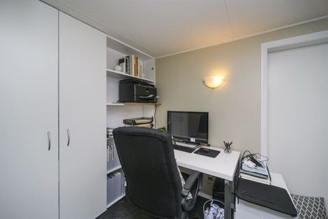 Photo of property in 4 Waicola Drive, Fitzherbert, Palmerston North, 4471