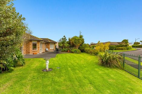 Photo of property in 2 Piriti Drive, Te Atatu Peninsula, Auckland, 0610