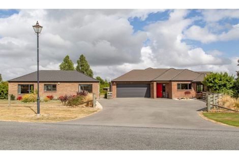 Photo of property in 16 Thorndon Close, Kirwee, Darfield, 7571