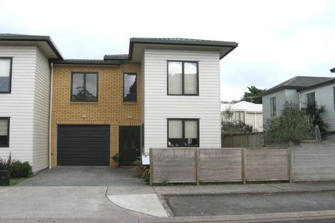 Photo of property in 1 Verdale Circle, Glen Eden, Auckland, 0602