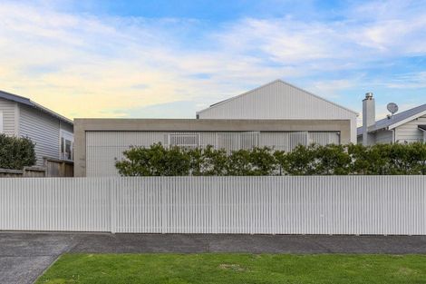 Photo of property in 90 Walker Road, Point Chevalier, Auckland, 1022
