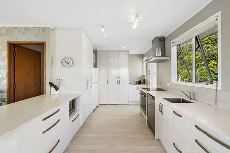 Photo of property in 2/14 Target Road, Totara Vale, Auckland, 0629