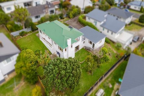 Photo of property in 30 Tawa Terrace, Tawa, Wellington, 5028