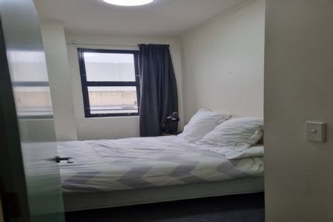 Photo of property in 17 Kent Terrace - Kent Apartments, 4f/16 Kent Terrace, Mount Victoria, Wellington, 6011