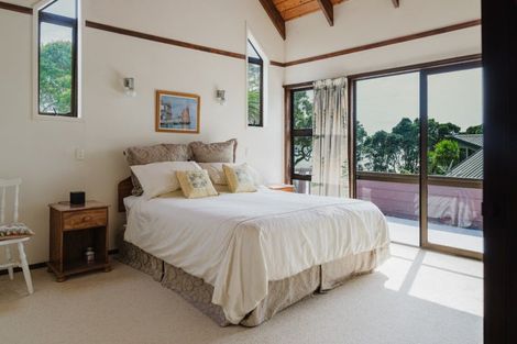 Photo of property in 11 Chelverton Terrace, Red Beach, 0932