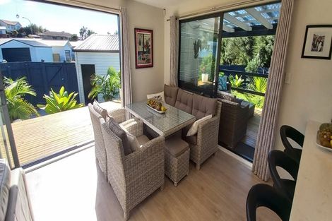 Photo of property in 2 Meenas Place, Cable Bay, 0420