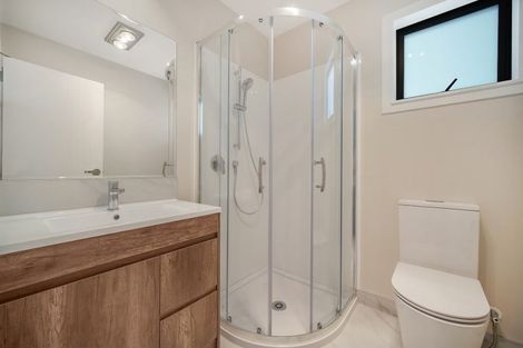 Photo of property in 2 Don Oliver Lane, Glen Eden, 0602