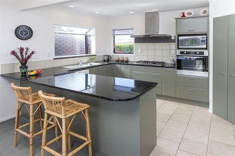 Photo of property in 2/31 Sunderlands Road, Half Moon Bay, Auckland, 2012