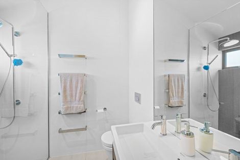 Photo of property in 3 Kuaka Grove, One Tree Point, 0118