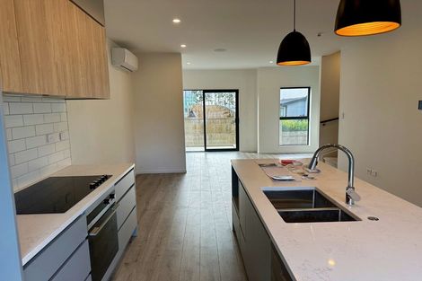 Photo of property in 3/105 Hobsonville Road, West Harbour, Auckland, 0618