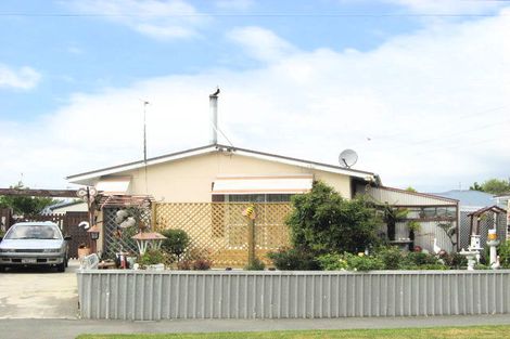 Photo of property in 28 Flay Crescent, Burnside, Christchurch, 8053