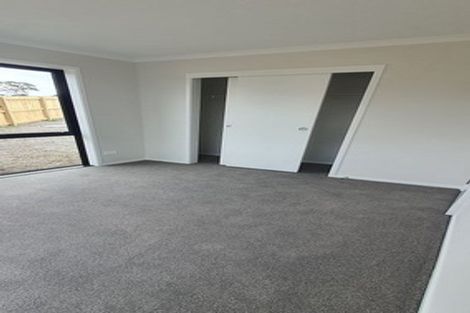 Photo of property in 33 Red Hills Road, Massey, Auckland, 0614