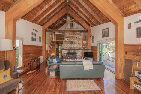 Photo of property in 35 Whiritoa Beach Road, Whiritoa, Whangamata, 3691