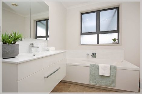 Photo of property in 25 Story Street, Foxton Beach, Foxton, 4815
