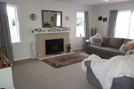 Photo of property in 21 Philip Street, Carterton, 5713