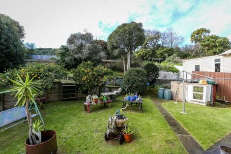 Photo of property in 111 Mangorei Road, Merrilands, New Plymouth, 4312