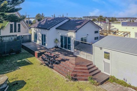 Photo of property in 25 Hall Place, Foxton Beach, Foxton, 4815