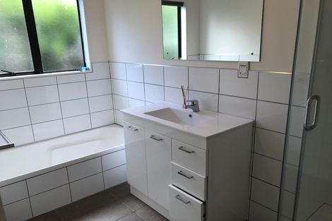 Photo of property in 25 Unsworth Drive, Unsworth Heights, Auckland, 0632