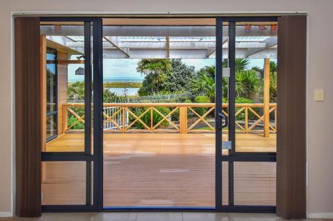 Photo of property in 16 Eloise Place, Clendon Park, Auckland, 2103