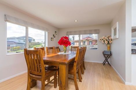 Photo of property in 32 Kirikiri Drive, Papakura, 2110