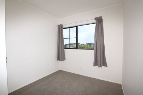 Photo of property in 2/8 Delisle Place, Windsor Park, Auckland, 0632