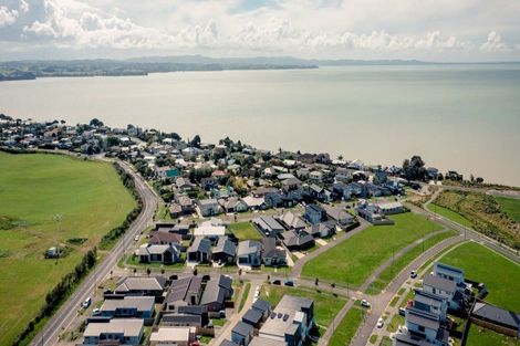 Photo of property in 8 Poutawa Lane, Clarks Beach, 2122