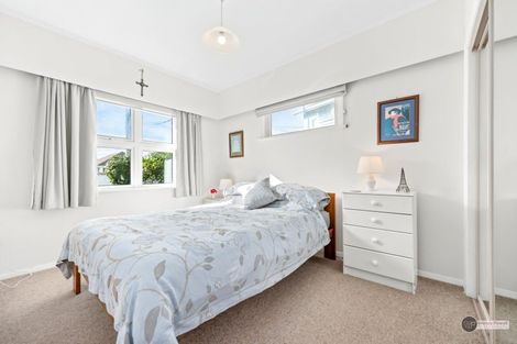 Photo of property in 18 Holyoake Crescent, Avalon, Lower Hutt, 5011