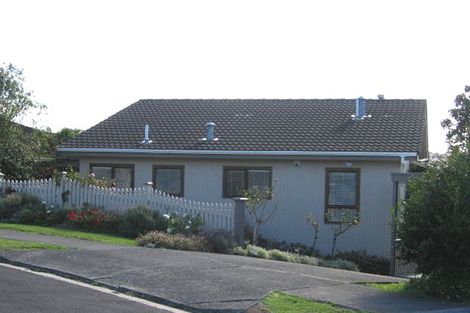 Photo of property in 8 Hollyhock Place, Browns Bay, Auckland, 0630
