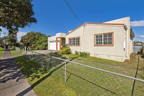 Photo of property in 12 Reid Road, New Lynn, Auckland, 0600