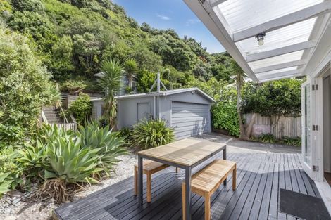 Photo of property in 117 Breaker Bay Road, Breaker Bay, Wellington, 6022