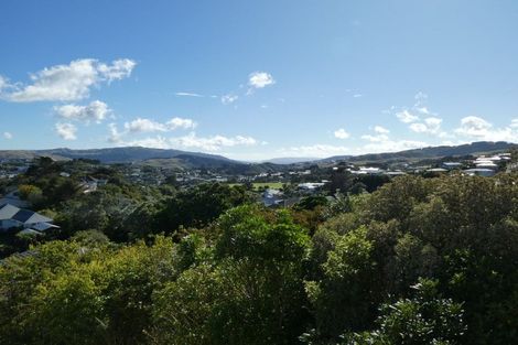 Photo of property in 20a Chetwode Grove, Newlands, Wellington, 6037