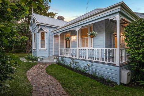 Photo of property in 8 Maritime Terrace, Birkenhead, Auckland, 0626