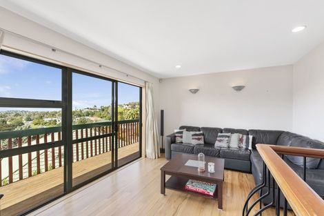 Photo of property in 1/8 Dee Place, Torbay, Auckland, 0630