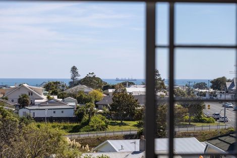 Photo of property in 46a Paynters Avenue, Strandon, New Plymouth, 4312