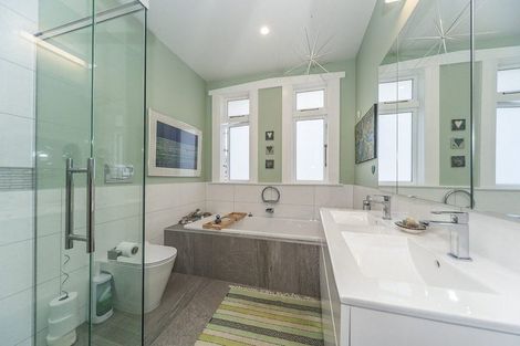 Photo of property in 19 Overtoun Terrace, Hataitai, Wellington, 6021