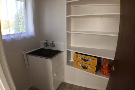 Photo of property in 2/27 Mannering Place, Hillcrest, Auckland, 0627