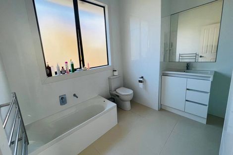 Photo of property in 15 Ballymore Drive, Pinehill, Auckland, 0632