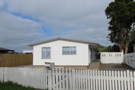 Photo of property in 77 Chichester Drive, Rosehill, Papakura, 2113