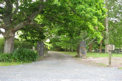 Photo of property in 948 Old North Road, Waimauku, 0882