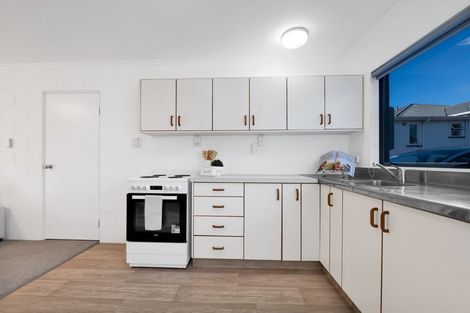 Photo of property in 2/65 Northgate, Strandon, New Plymouth, 4312