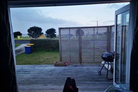 Photo of property in 7 Tatau Way, Te Atatu Peninsula, Auckland, 0610