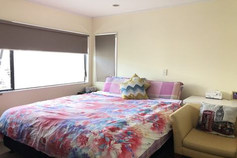 Photo of property in 1/19 Bond Crescent, Forrest Hill, Auckland, 0620