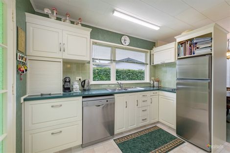 Photo of property in 15 Maple Grove, Maungaraki, Lower Hutt, 5010