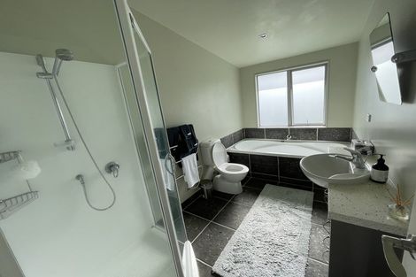 Photo of property in 12a Sandown Road, Rothesay Bay, Auckland, 0630