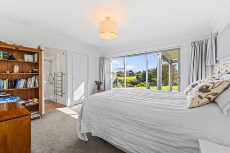 Photo of property in 9 Kamahi Place, One Tree Point, 0118