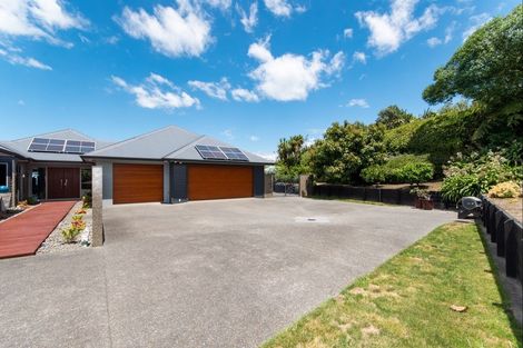 Photo of property in 135 Eskridge Drive, Eskdale, Napier, 4182