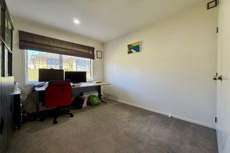 Photo of property in 19 Roy Maloney Drive, Henderson, Auckland, 0612