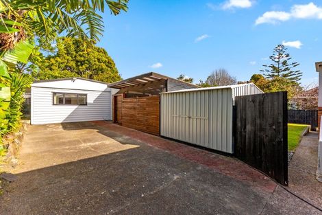 Photo of property in 39 Sherwood Avenue, Te Atatu South, Auckland, 0610