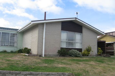 Photo of property in 28 Kaikoura Street, Maupuia, Wellington, 6022