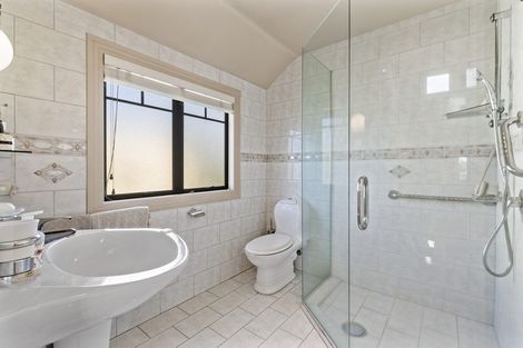 Photo of property in 6a Cecil Road, Milford, Auckland, 0620